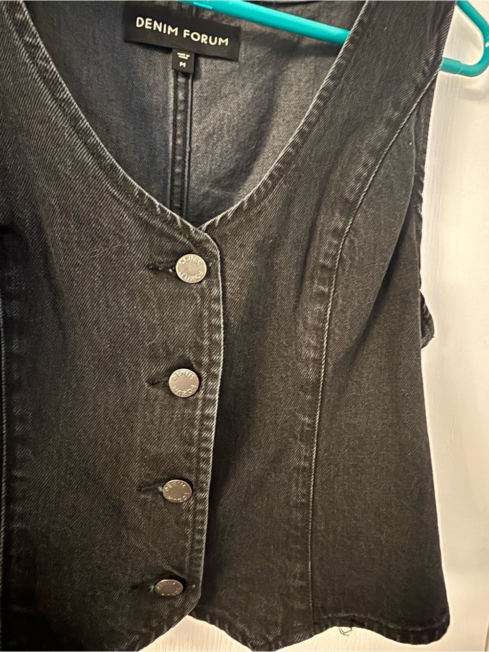 Denim Forum Black Button-Front Denim Vest Crop Top - Picture 3 of 3